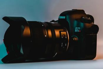  DSLR ou Mirrorless: Quel Est le Meilleur Choix pour les Passionnés de Photographie?