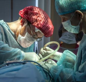  Les Robots Investissent le Bloc Opératoire : Quelles Perspectives pour la Chirurgie Moderne?