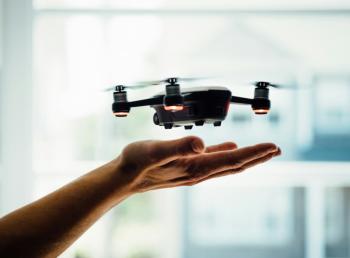  Vous ne savez pas quoi offrir à votre ami(e) ultra connecté(e)? Voici 10 idées de cadeaux high-tech qui vont les épater!