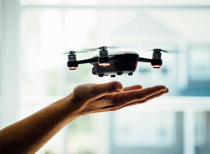 vous-ne-savez-pas-quoi-offrir-a-votre-amie-ultra-connectee-voici-10-idees-de-cadeaux-high-tech-qui-vont-les-epater