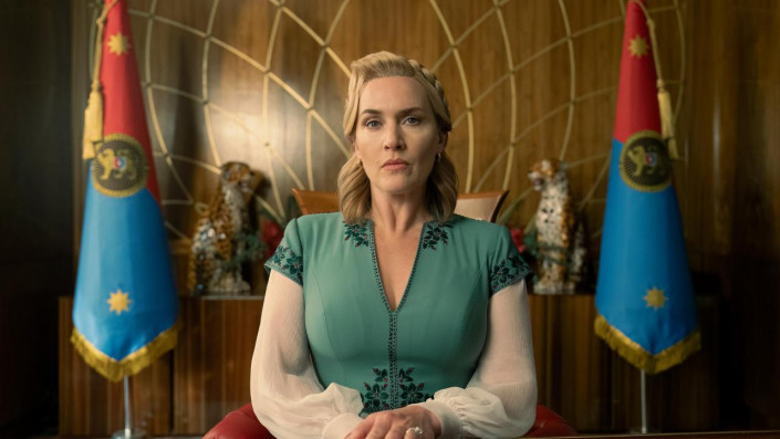 kate-winslet-brille-t-elle-dans-la-serie-the-regime