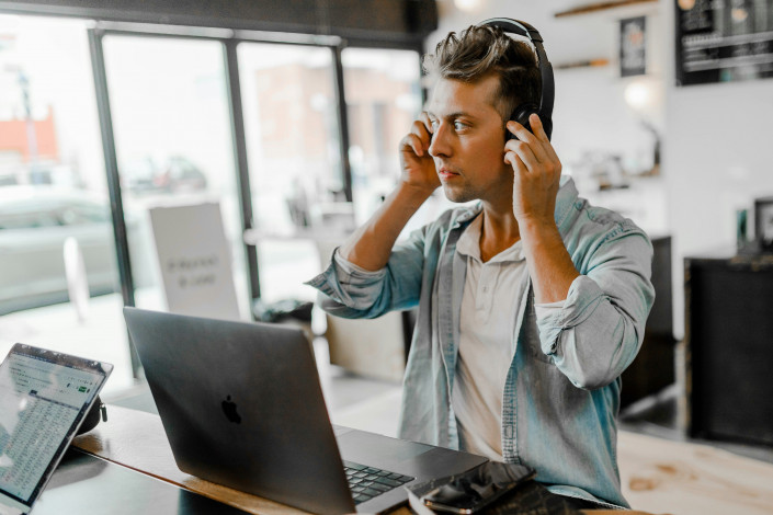 comment-puis-je-trouver-des-webinaires-animes-par-des-experts-reconnus-dans-mon-domaine-dinteret