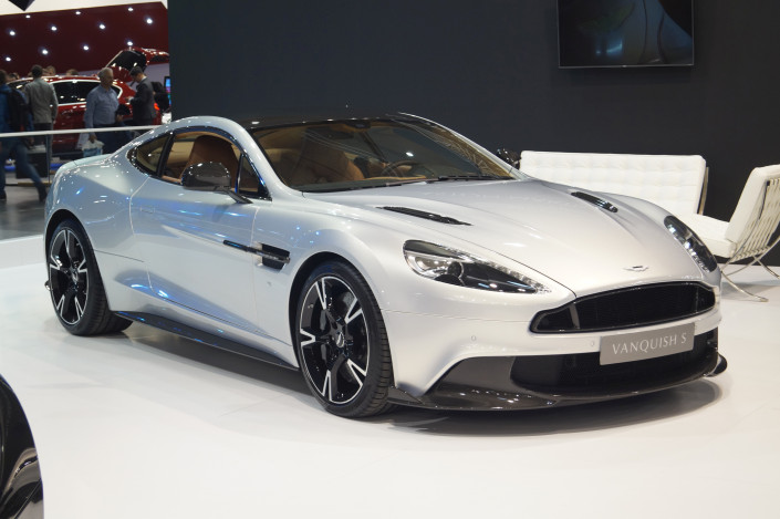 la-puissance-elegante-de-laston-martin-vanquish-une-sensation-de-conduite-incomparable