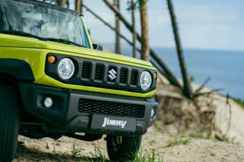  Suzuki Jimny: Le petit baroudeur qui fait sensation sur la route