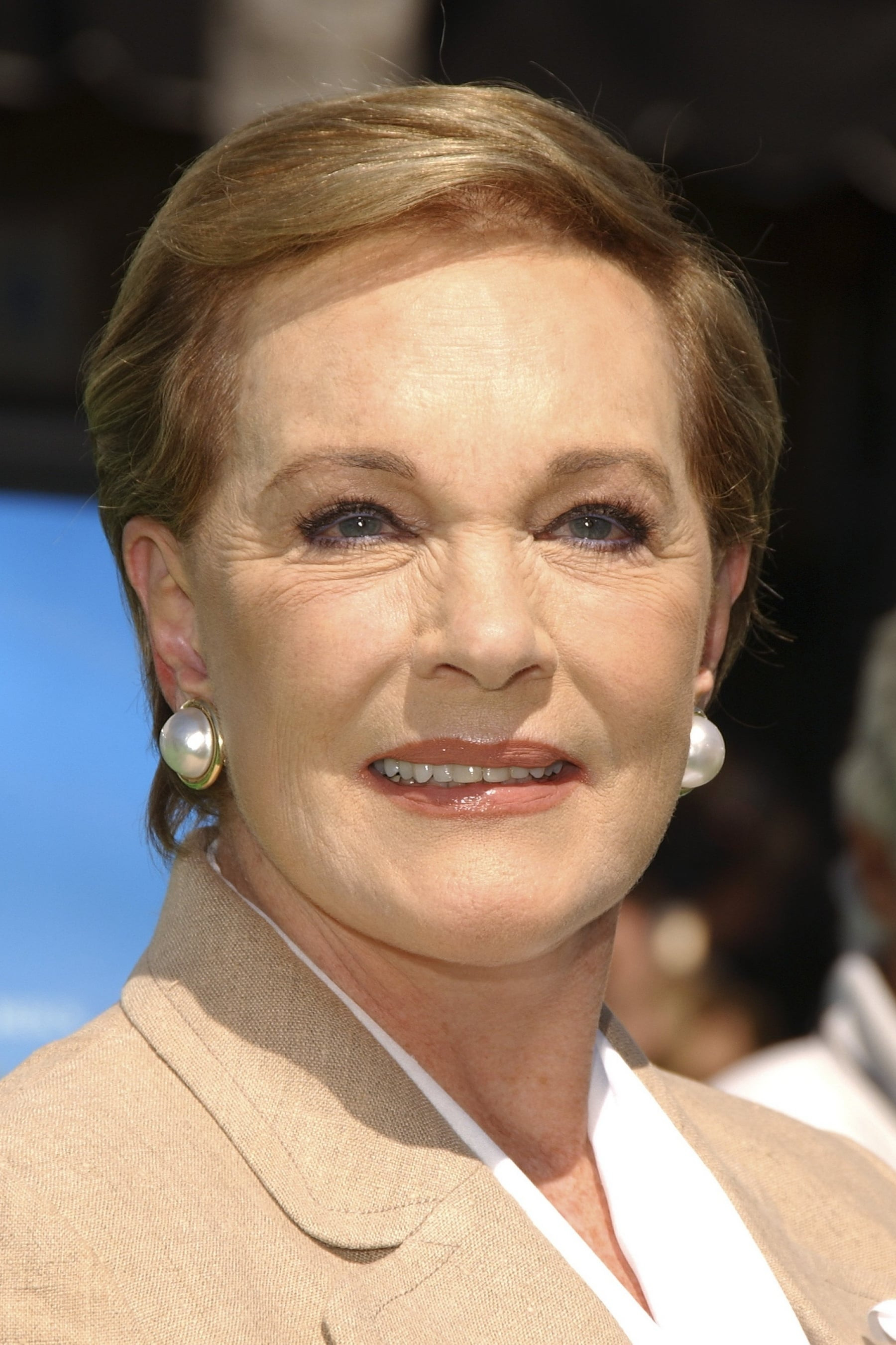 eternellement-charmante-la-vie-extraordinaire-de-julie-andrews