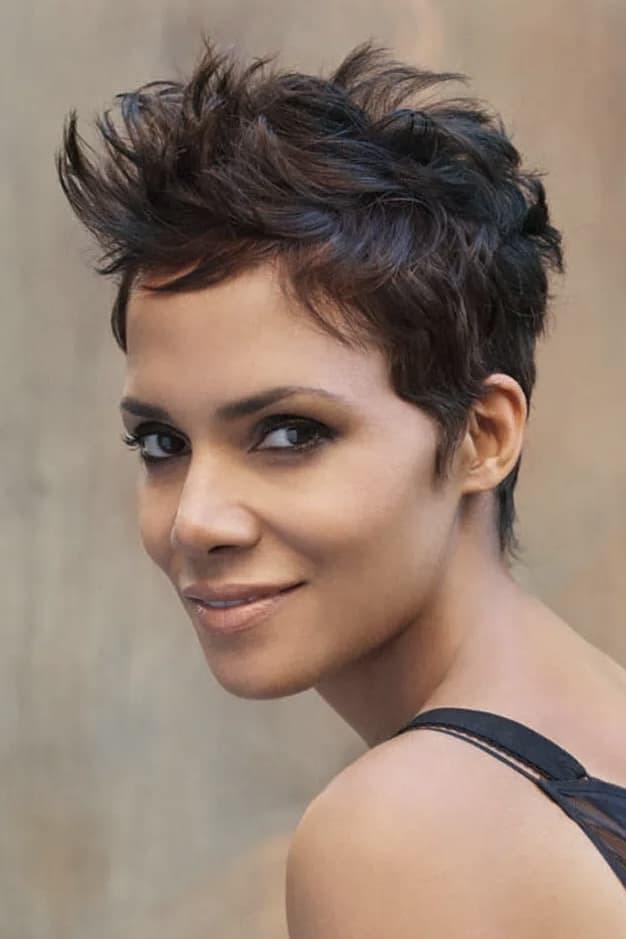 la-reine-ebene-la-biographie-captivante-de-halle-berry